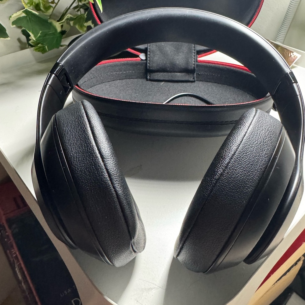 Beats by Dre Black Over-Ear Headphones